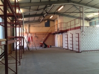 Halle Leer